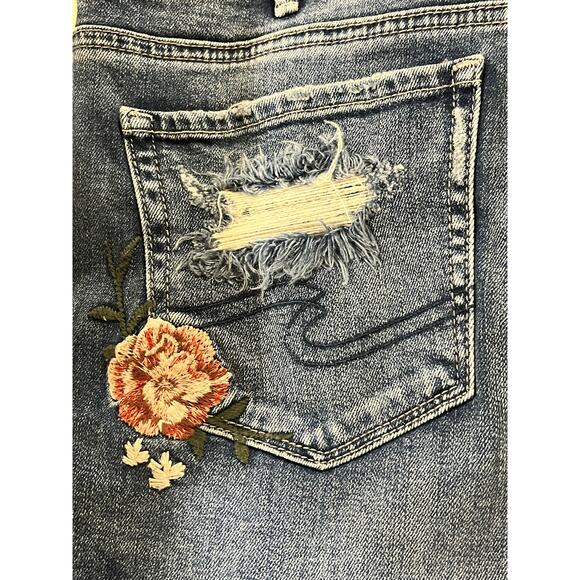 Silver Jeans NWT Women’s Mazy Slim Crop Size W:30 L:25 Embroidered Roses Denim - Picture 5 of 16